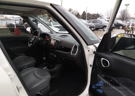 2015 Fiat 500L Lounge z USA, uszkodzony, nr VIN ZFBCFACH0FZ034644